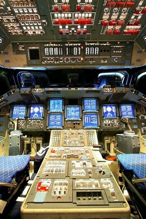 The cockpit of the space shuttle. | 宇宙探査機, スペースシャトル, 宇宙開発