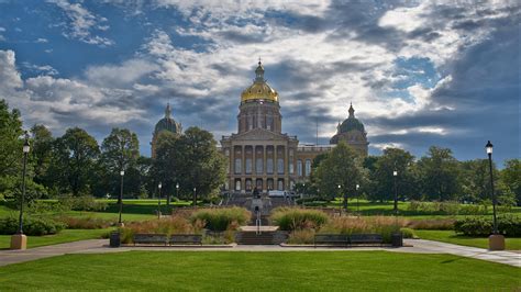 Download Man Made Iowa State Capitol HD Wallpaper