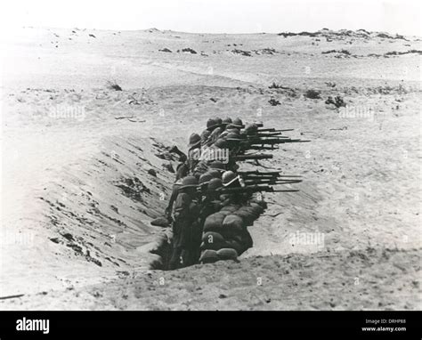 British troops in trench, Brown Ridge, Middle East, WW1 Stock Photo - Alamy