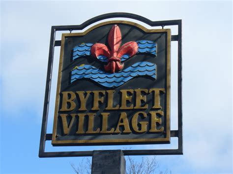 Byfleet Village © Colin Smith :: Geograph Britain and Ireland