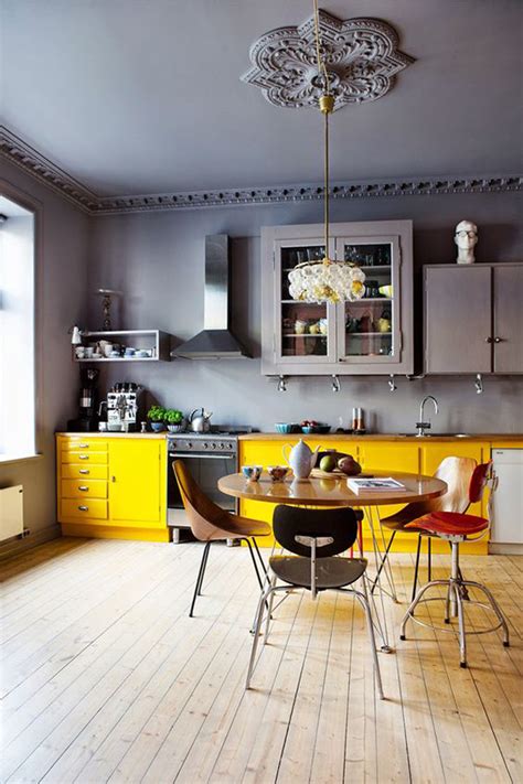 bold-kitchen-color-ideas-with-yellow-accents | HomeMydesign