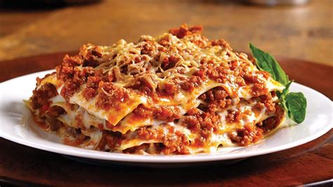 Lasagnes à la bolognaise très facile, à la sauce tomate et à la viande de boeuf ! Un pla… | Oven ...