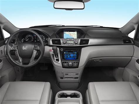 Honda Odyssey Touring Elite (2014) - picture 6 of 12