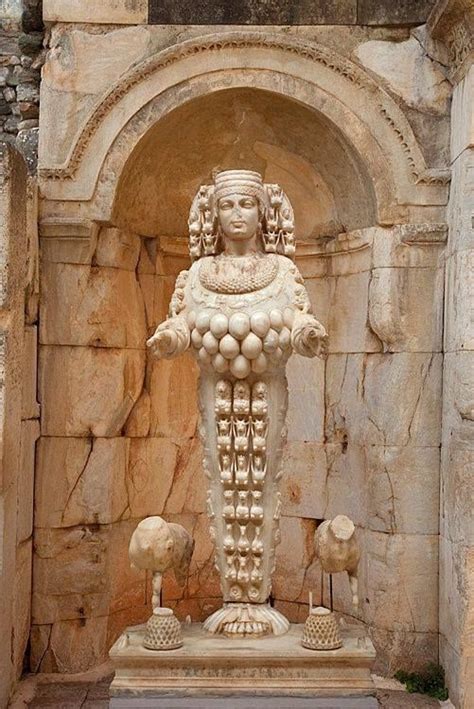 Statue of Artemis, 2nd century A.D., ruins of Ephesus, Turkey | Alte kunst, Statuen, Bildhauerkunst