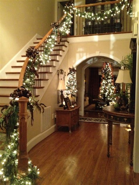 Christmas Staircase Decorations Ideas for This Year