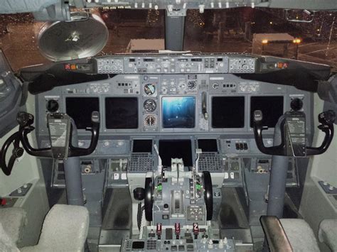 My job is cool!! Boeing 737-700 cockpit during routine maintenance ...