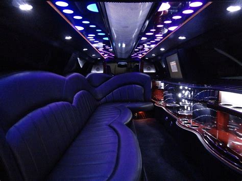 10 Passenger Chrysler 300 Stretch Limo Rental Toronto