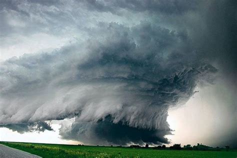 Supercell Thunderstorms are Dangerously Beautiful (17 Photos) – Suburban Men