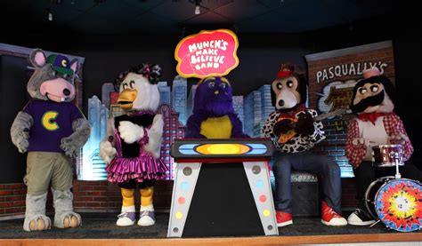 Chuck E. Cheese is getting rid of its animatronic band | Consequence of ...