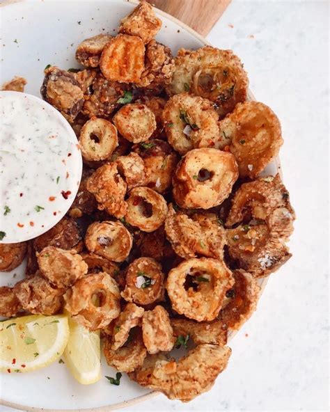 FRIED VEGAN CALAMARI (king oyster mushrooms) | Vegan calamari, Mushroom recipes vegan, Stuffed ...