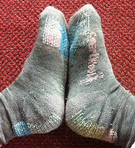 Those Darned Socks! A useful, well-written tutorial, w/excellent photos, clear instructions ...