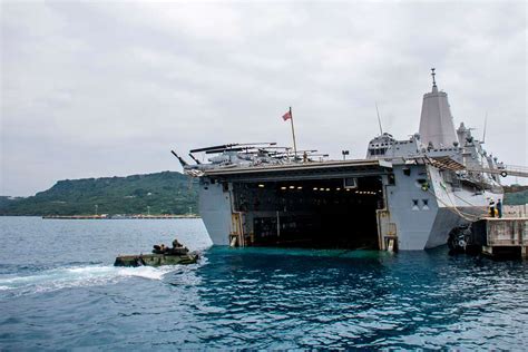 An Assault Amphibious Vehicle with Battalion Landing - PICRYL Public ...