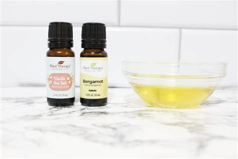 6-Ingredient DIY Vanilla Perfume Oil