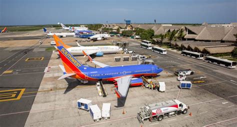 Busiest Dominican airport closes one of its 2 terminals