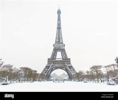 Lawn winter hi-res stock photography and images - Alamy