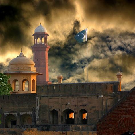 TOURISM: LAHORE FORT