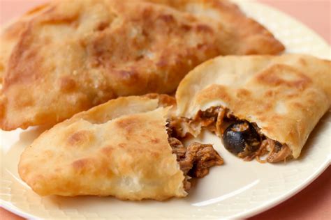 Beef Empanadas Recipe {+VIDEO} | Lil' Luna