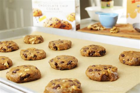 Simple Mills Chocolate Chip Cookies Reinvented | The Refined Hippie