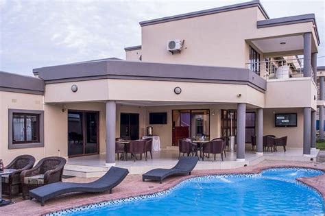 FOUR PILLARS LODGE (Lusaka, Zambia) - foto's, reviews en ...