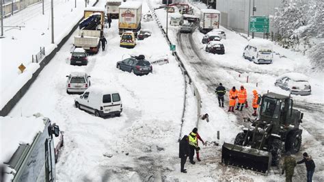 Severe Snowstorm in Greece Grows Into Political Crisis