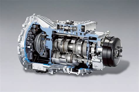 Daimler Offers the First Dual Clutch Transmission on a Truck - autoevolution