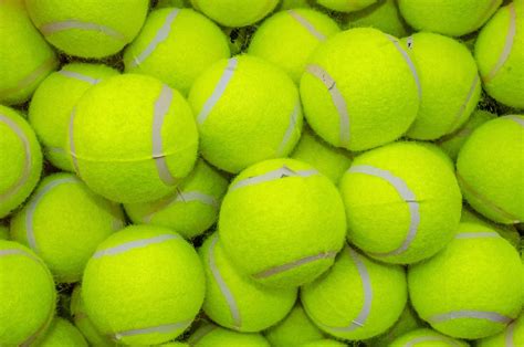 No One Can Agree On Which Color This Tennis Ball Is