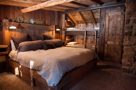 Rustic Bedroom Decor Ideas | www.cintronbeveragegroup.com