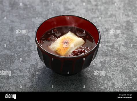 oshiruko, sweet red bean soup with grilled mochi (rice cake), japanese traditional dessert Stock ...