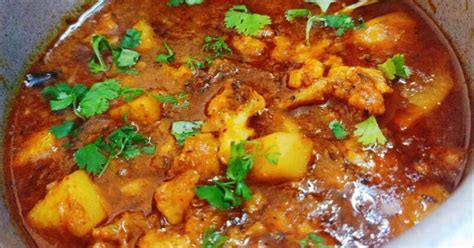 Aloo Gobi Curry with Spicy Gravy Recipe - Indian Healthy Recipes | Non-vegetarian recipes ...