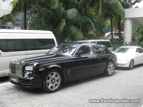 Rolls Royce Ghost spotted in Orchard Road, Singapore on 12/13/2010