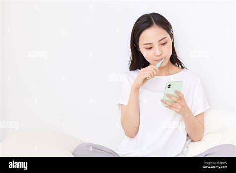 Young Japanese woman brushing teeth Stock Photo - Alamy