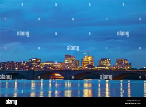 Washington dc skyline night hi-res stock photography and images - Alamy