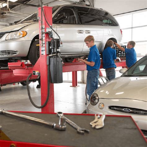 Auto Repair School | Car Mechanic School In Kansas | Washburn Tech