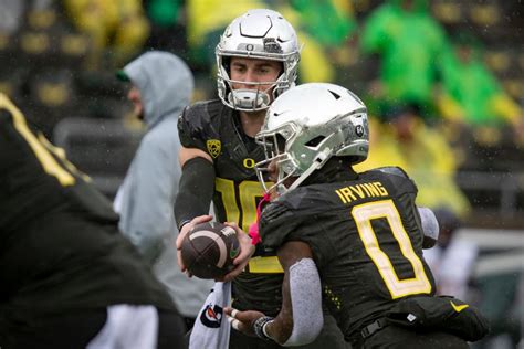 Final ride: Oregon football's Bo Nix, Bucky Irving, Brandon Dorlus suit ...