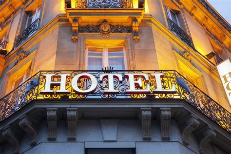 Hotel Signs – The Displays Every Hotel Needs | Bartush Signs