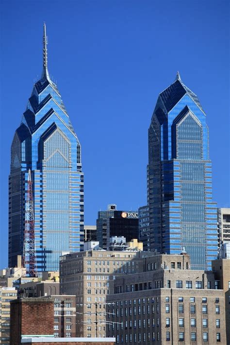 (L) One Liberty Place (1987) : (R) Two Liberty Place, Philadelphia PA | Murphy/Jahn ...