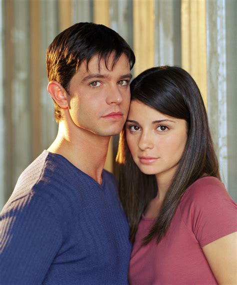 Liz and Max (Shiri Appleby and Jason Behr) touching faces | Roswell tv series, Roswell, Tv series