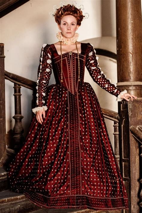 Queen Elizabeth I’s Red Gown | Tudor Costume | Renaissance fashion, Elizabethan fashion, Tudor ...