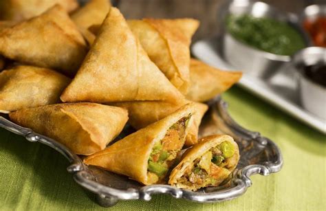 Vegan Potato samosa – 20PCS – Amman Household Supplies Pte Ltd