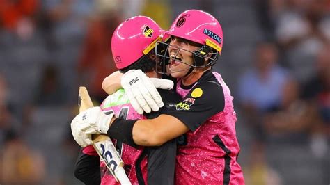 Big Bash League: Perth Scorchers stunned in final ball thriller by ...