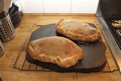 Calzone ripieno al forno a cheese recipe