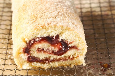 Jam Roly-poly With Custard | Dessert Recipes | GoodtoKnow