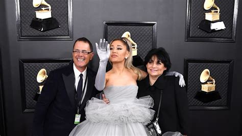 The Tweets About Ariana Grande & Her Parents At The 2020 Grammys Are So Sweet