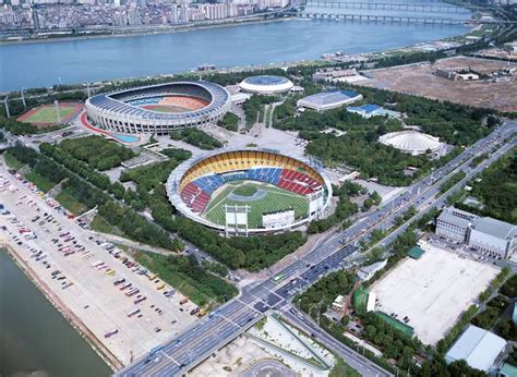 The Jamsil Sports Complex (also known as the Seoul Sports Complex) is a great place for an ...