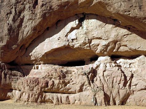 Manda Guéli Cave | Prehistoric rock art paintings appear on … | Flickr