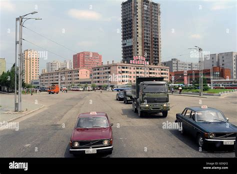 Street scene in Pyongyang Stock Photo - Alamy