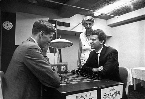 BOBBY FISCHER BORIS SPASSKY Mrs Jacqueline Piatigorsky watching as the game between two World ...