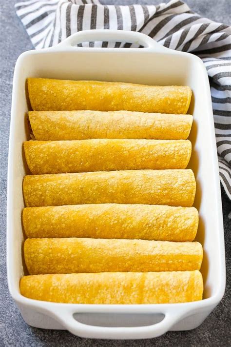 Corn tortillas filled with chicken and rolled up into enchiladas. | Green enchilada recipe ...