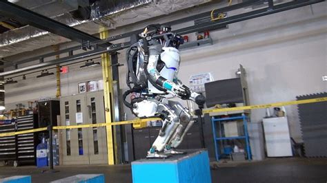 Technology: The Latest ‘Atlas’ Robot Is A Lean, [Hopefully Not] Mean, Jumping Machine (Video ...