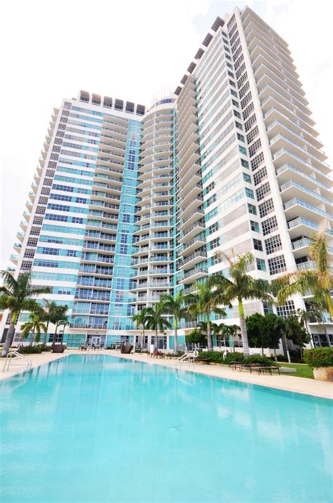 Midtown 4 at Midtown Miami. Luxury loft living in studios, 1, 2 and 3 bedroom condos and PHs ...